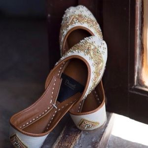 Brand new embellished comfortable cushioned juttis